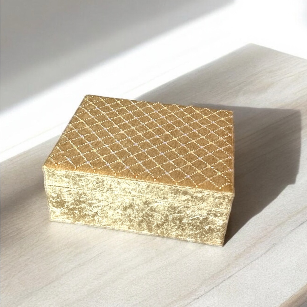 Jewelry Box /Gift Box, Crushed Velvet & Sequence, Cigar Box Style, Bath & Body